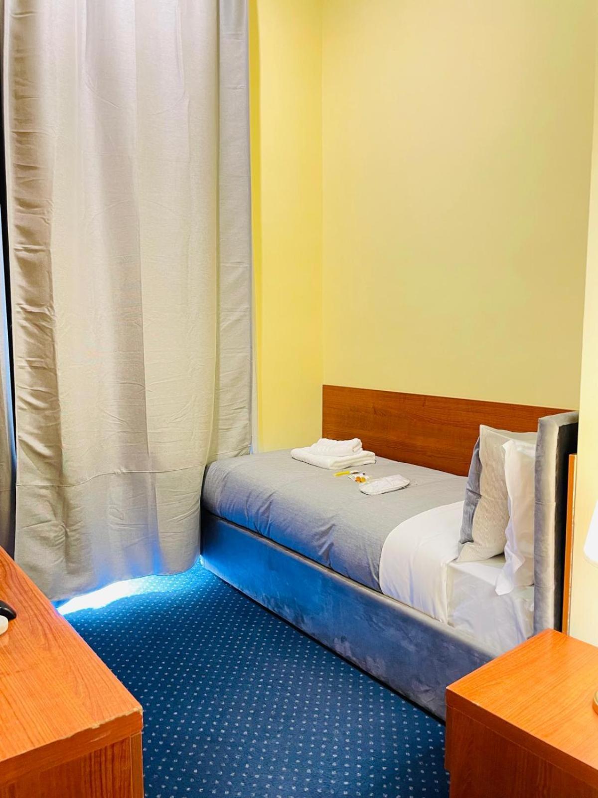 Hotel Rome Place Экстерьер фото