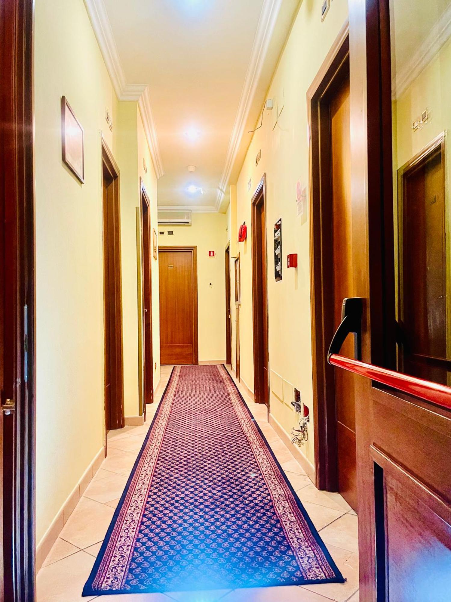 Hotel Rome Place Экстерьер фото